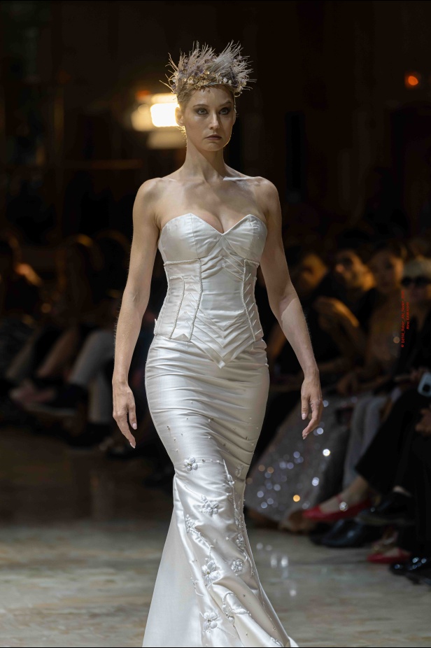 مجموعة روبير أبي نادر تحاكي استثنائية المرأة في باريس 