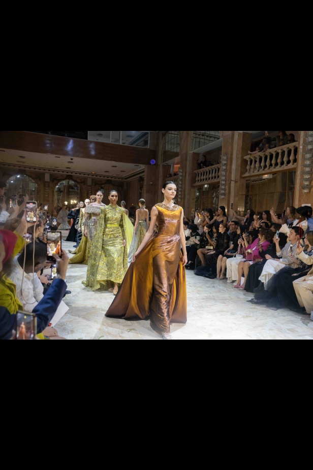 مجموعة روبير أبي نادر تحاكي استثنائية المرأة في باريس 