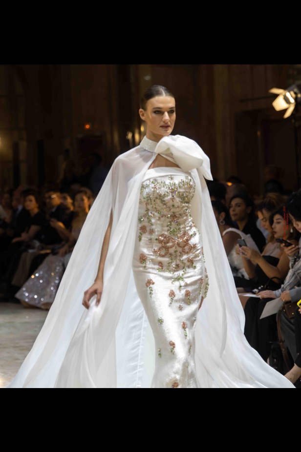 مجموعة روبير أبي نادر تحاكي استثنائية المرأة في باريس 