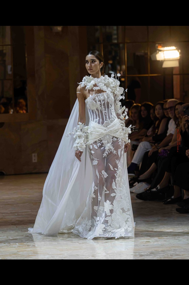 مجموعة روبير أبي نادر تحاكي استثنائية المرأة في باريس 