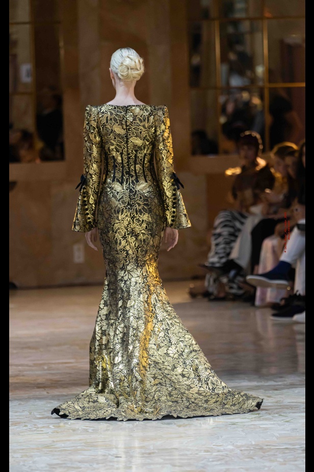 مجموعة روبير أبي نادر تحاكي استثنائية المرأة في باريس 