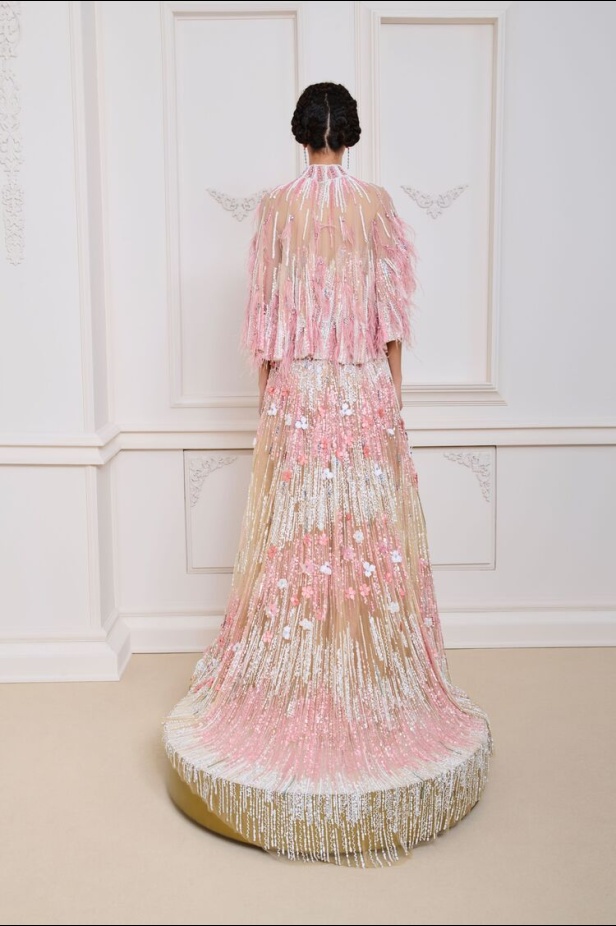 مجموعة روبير أبي نادر تحاكي استثنائية المرأة في باريس 