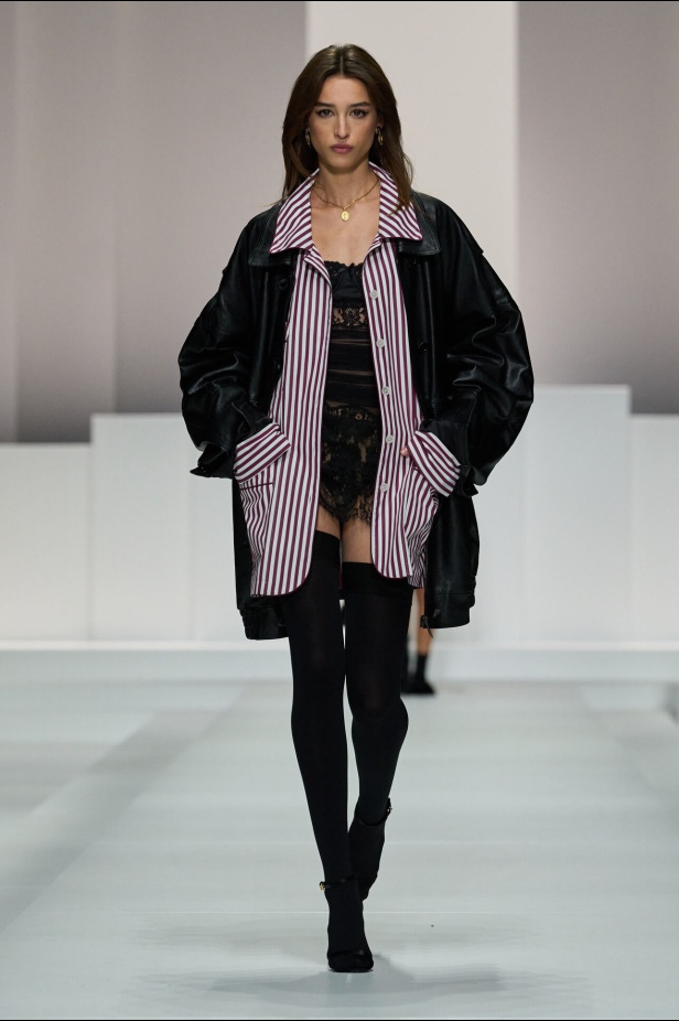 مجموعة غير تقليدية قدّمتها دار Dolce & Gabbana لربيع وصيف 2026 في ميلانو