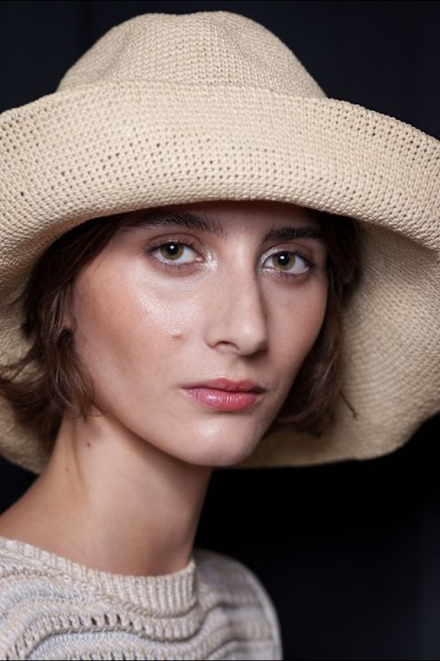 عرض أزياء مجموعة Emporio Armani لربيع وصيف 2026