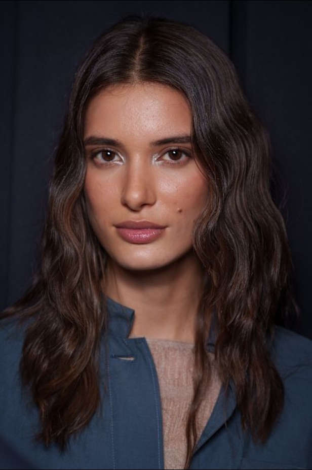 عرض أزياء مجموعة Emporio Armani لربيع وصيف 2026