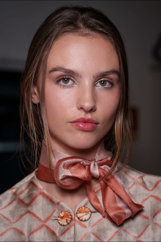 عرض أزياء مجموعة Emporio Armani لربيع وصيف 2026