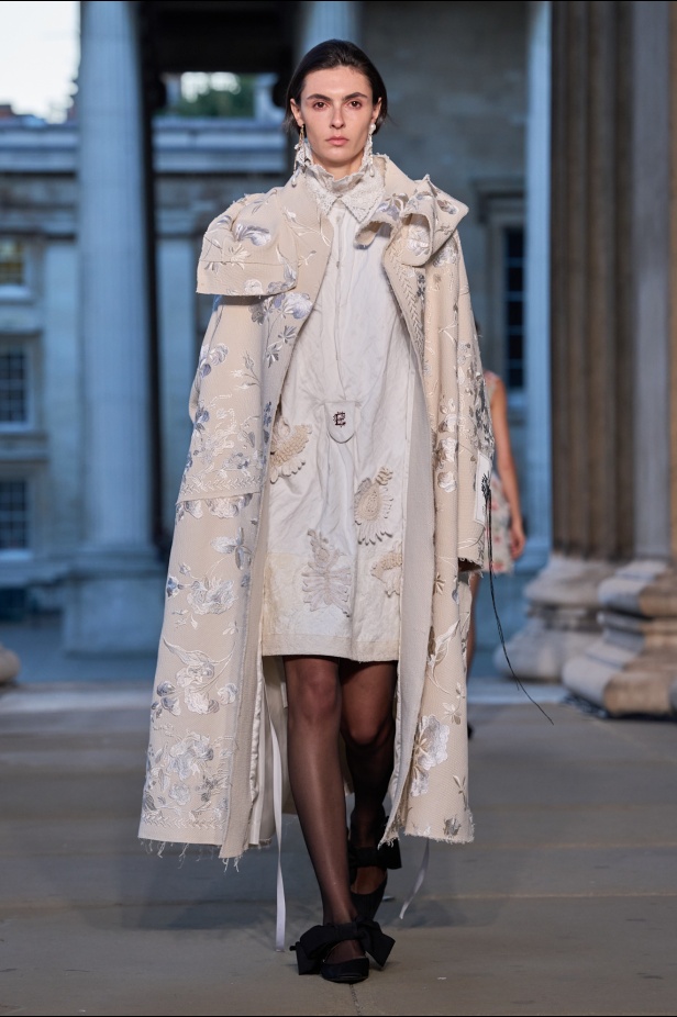 الطبعات عنوان مجموعة Erdem لربيع 2026