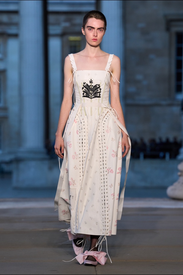 الطبعات عنوان مجموعة Erdem لربيع 2026