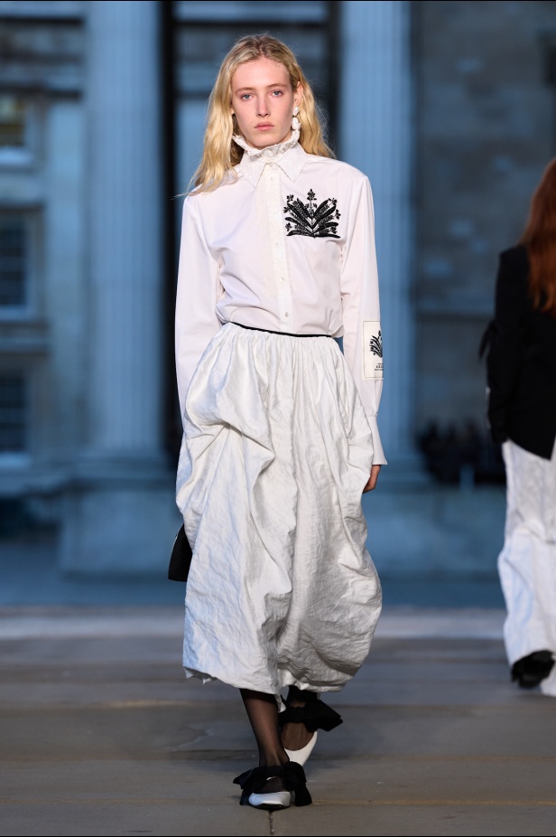 الطبعات عنوان مجموعة Erdem لربيع 2026