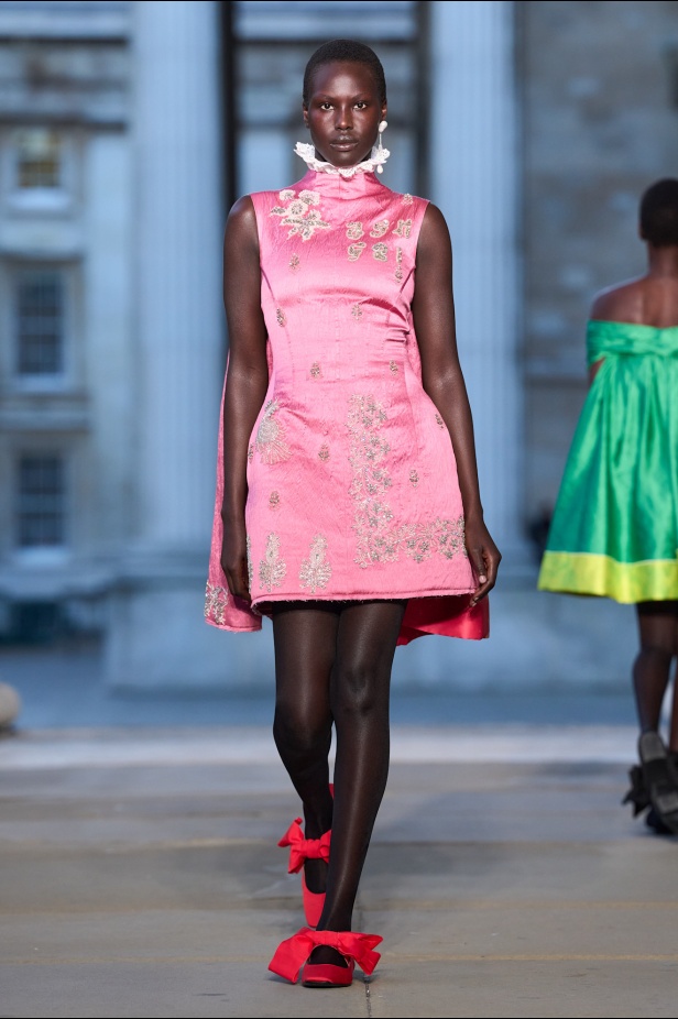 الطبعات عنوان مجموعة Erdem لربيع 2026