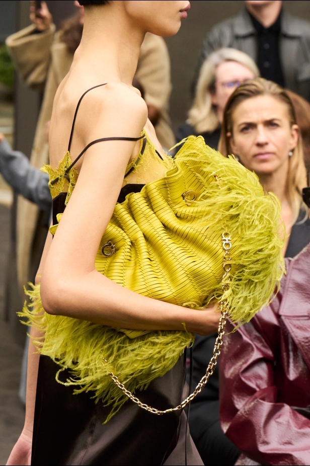 مجموعة Ferragamo تعود إلى حقبة العشرينيات بلمسة عصرية متجددة