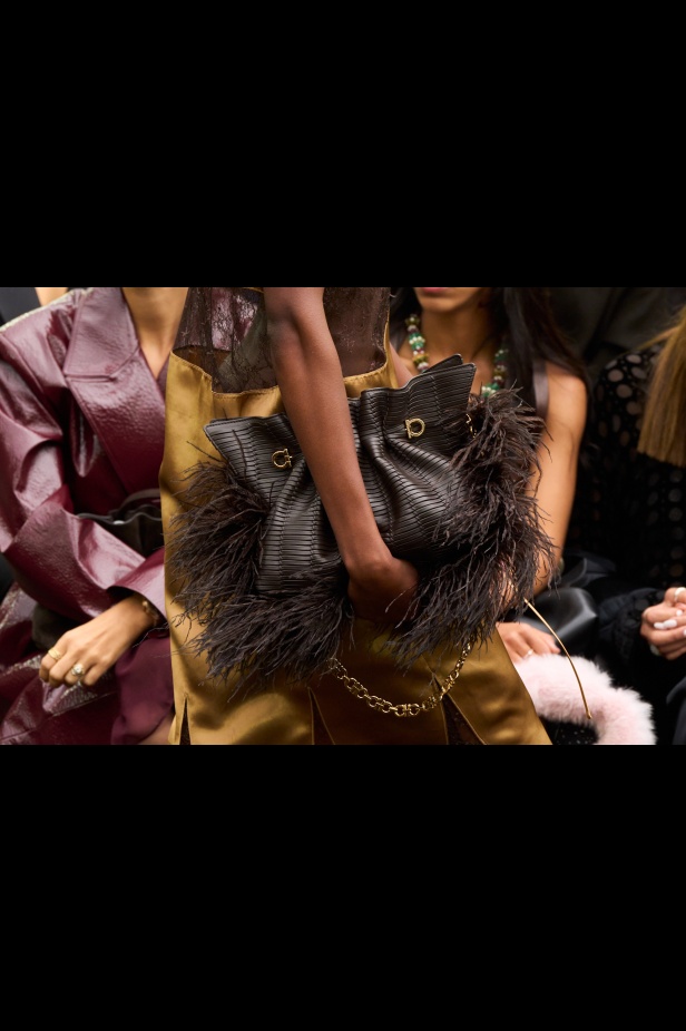 مجموعة Ferragamo تعود إلى حقبة العشرينيات بلمسة عصرية متجددة