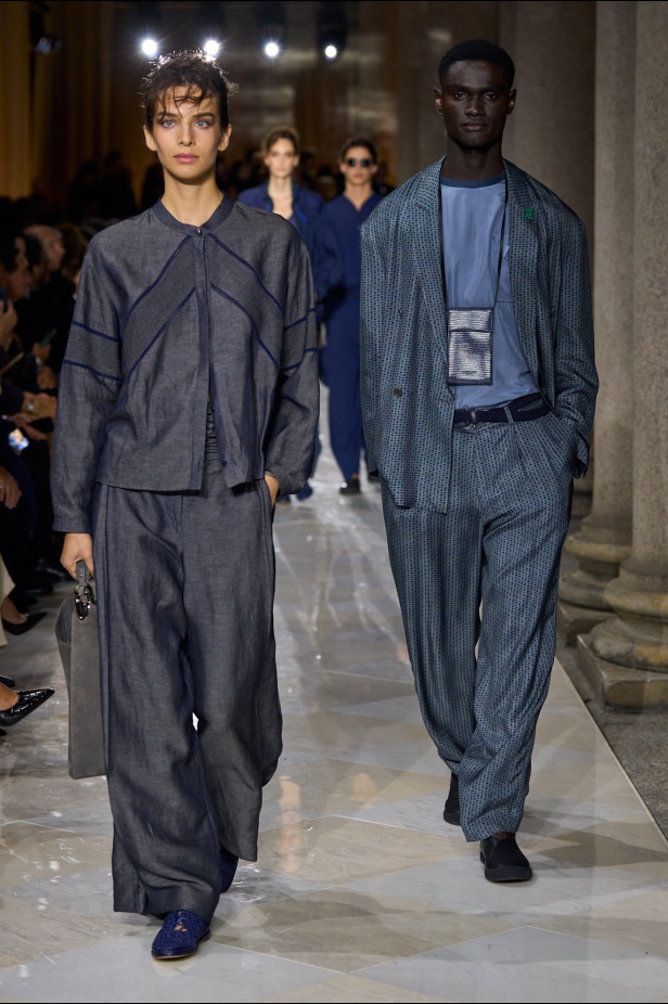 "جورجيو أرماني" يقدّم درسًا أخيرًا بالأناقة في مجموعة ربيع 2026... عرض تحوّل إلى وداع مؤثّر 