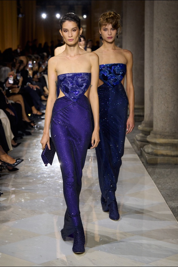 "جورجيو أرماني" يقدّم درسًا أخيرًا بالأناقة في مجموعة ربيع 2026... عرض تحوّل إلى وداع مؤثّر 