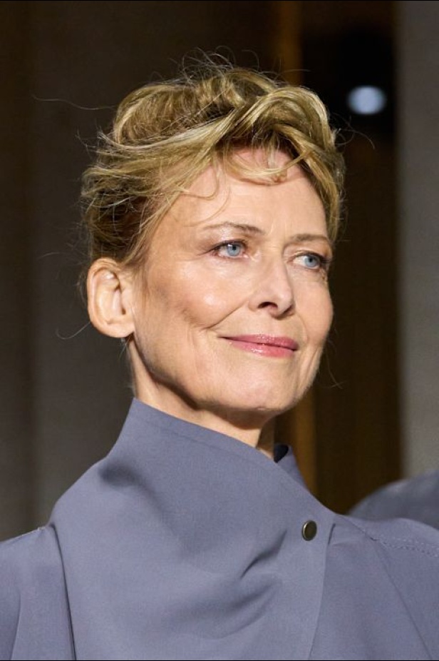 "جورجيو أرماني" يقدّم درسًا أخيرًا بالأناقة في مجموعة ربيع 2026... عرض تحوّل إلى وداع مؤثّر 