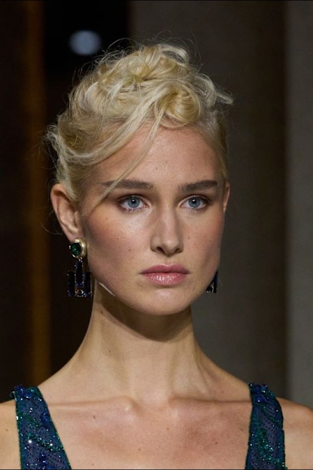 "جورجيو أرماني" يقدّم درسًا أخيرًا بالأناقة في مجموعة ربيع 2026... عرض تحوّل إلى وداع مؤثّر 