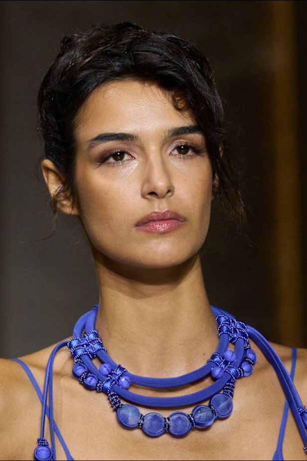 "جورجيو أرماني" يقدّم درسًا أخيرًا بالأناقة في مجموعة ربيع 2026... عرض تحوّل إلى وداع مؤثّر 