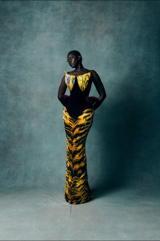 Harris Reed يستلهم من أجواء لندن في السبعينيات لمجموعة ربيع وصيف 2026