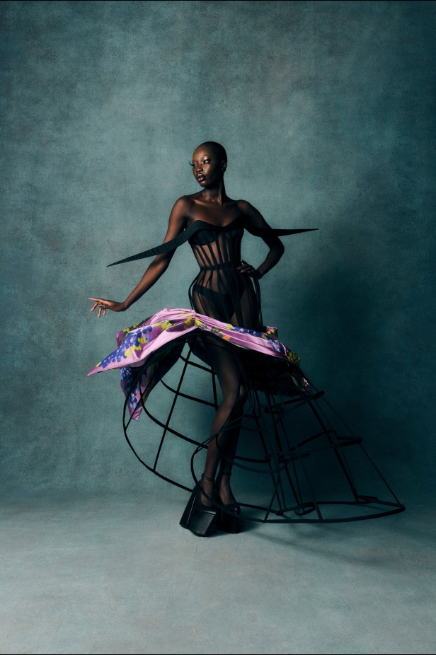 Harris Reed يستلهم من أجواء لندن في السبعينيات لمجموعة ربيع وصيف 2026