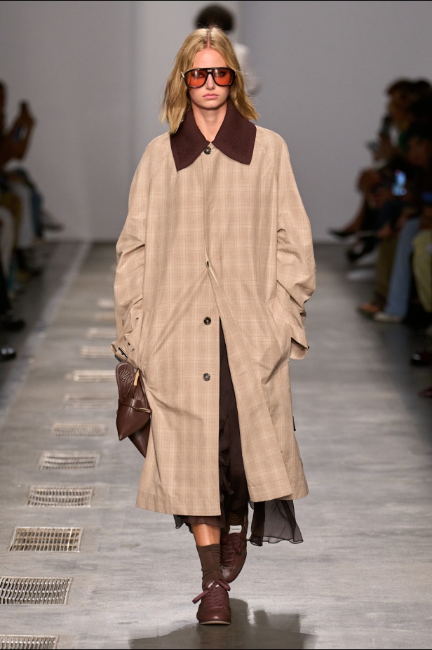 بين الأناقة الايطالية والحيوية البريطانية مجموعة ايسبرغ لموسم ربيع 2026