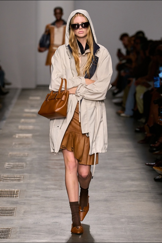 بين الأناقة الايطالية والحيوية البريطانية مجموعة ايسبرغ لموسم ربيع 2026