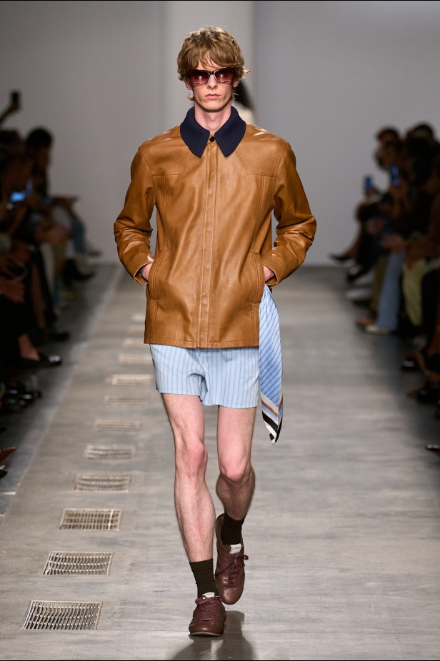 بين الأناقة الايطالية والحيوية البريطانية مجموعة ايسبرغ لموسم ربيع 2026