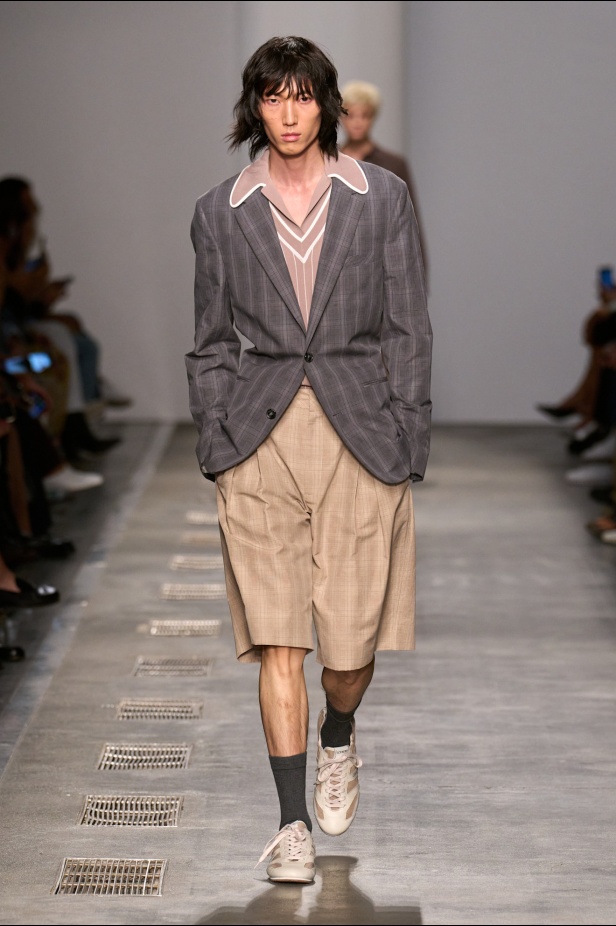 بين الأناقة الايطالية والحيوية البريطانية مجموعة ايسبرغ لموسم ربيع 2026