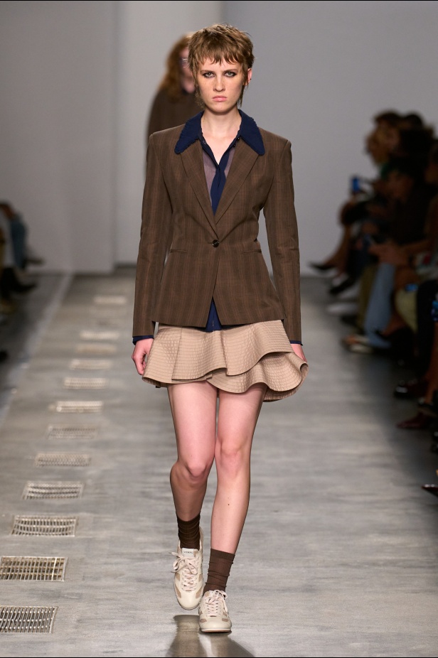 بين الأناقة الايطالية والحيوية البريطانية مجموعة ايسبرغ لموسم ربيع 2026