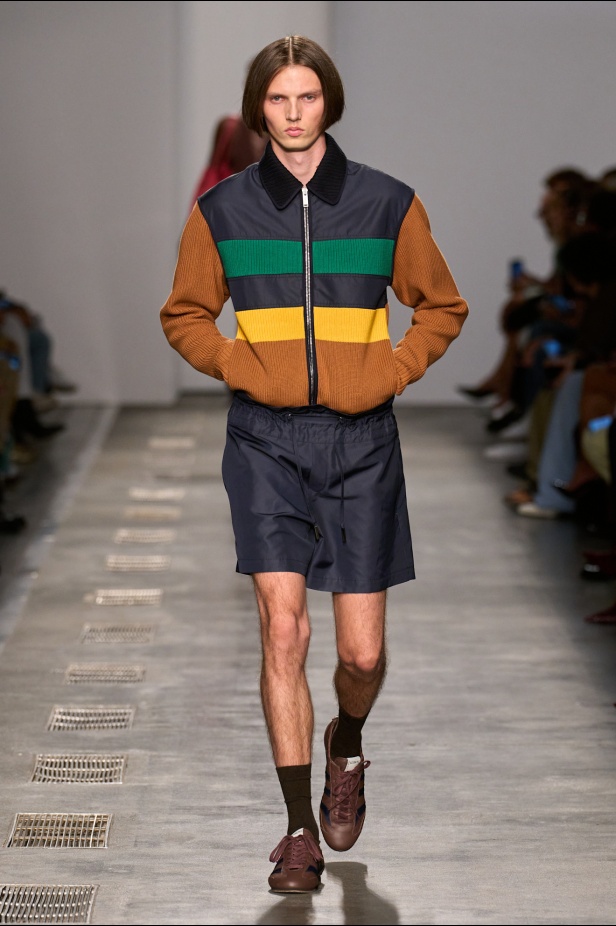 بين الأناقة الايطالية والحيوية البريطانية مجموعة ايسبرغ لموسم ربيع 2026