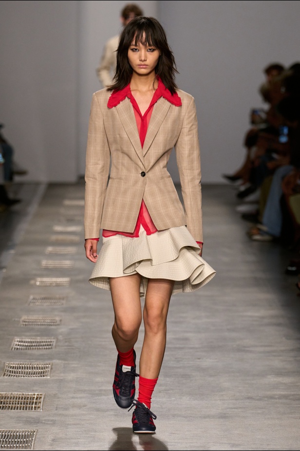 بين الأناقة الايطالية والحيوية البريطانية مجموعة ايسبرغ لموسم ربيع 2026