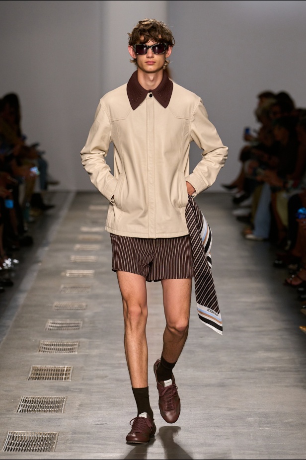 بين الأناقة الايطالية والحيوية البريطانية مجموعة ايسبرغ لموسم ربيع 2026