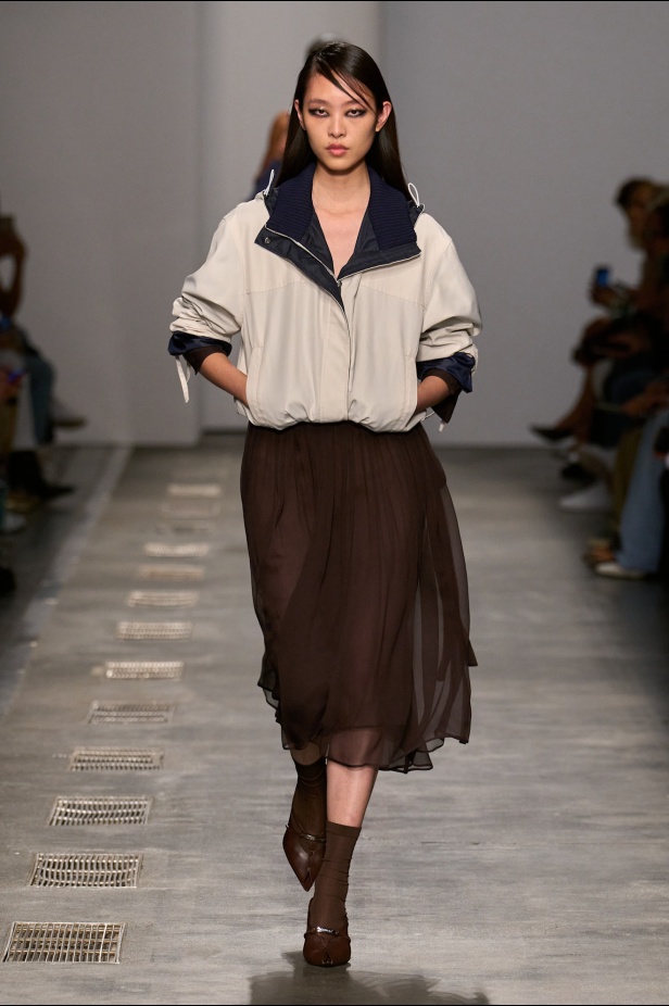 بين الأناقة الايطالية والحيوية البريطانية مجموعة ايسبرغ لموسم ربيع 2026