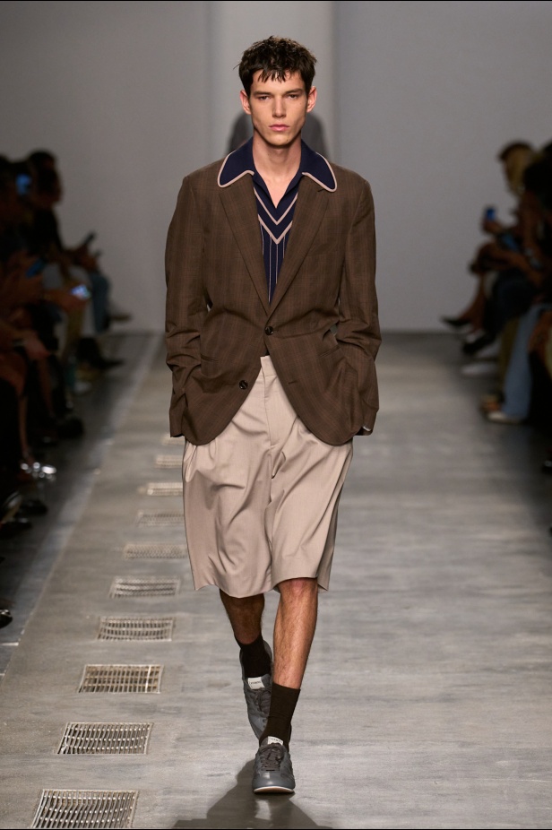 بين الأناقة الايطالية والحيوية البريطانية مجموعة ايسبرغ لموسم ربيع 2026