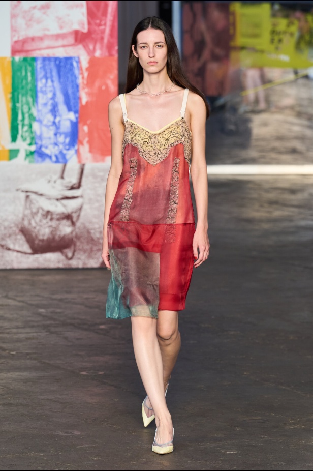 عرض أزياء Jason Wu لربيع وصيف 2026