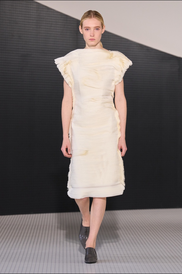 البساطة تتجلّى في مجموعة "سيمون بيلوتي" الأولى لعلامة "جيل ساندر"