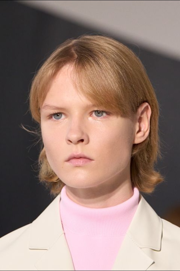 البساطة تتجلّى في مجموعة "سيمون بيلوتي" الأولى لعلامة "جيل ساندر"