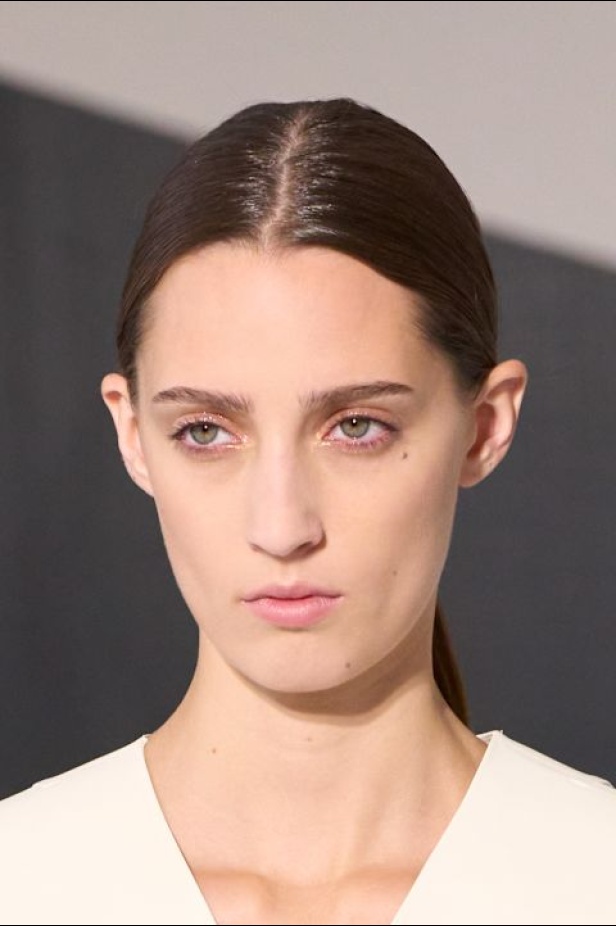 البساطة تتجلّى في مجموعة "سيمون بيلوتي" الأولى لعلامة "جيل ساندر"