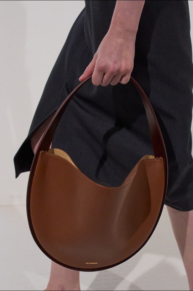 البساطة تتجلّى في مجموعة "سيمون بيلوتي" الأولى لعلامة "جيل ساندر"