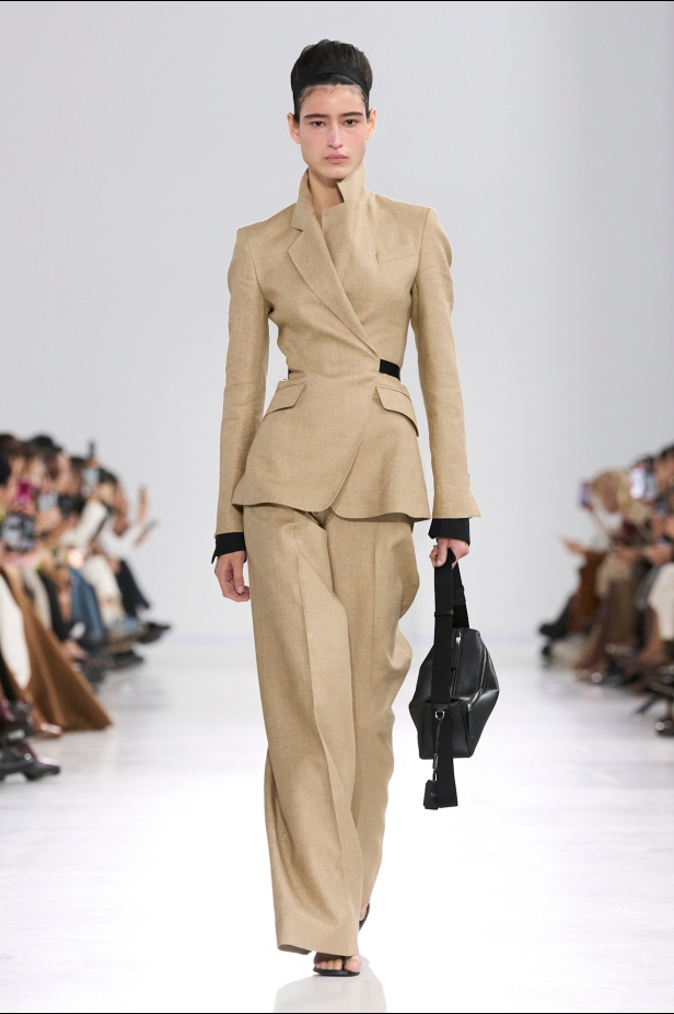 مجموعة Max Mara لربيع وصيف 2026 تجسّد أسلوب "الروكوكو" بلمسة عصرية