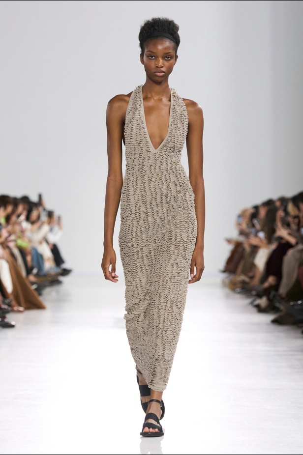 مجموعة Max Mara لربيع وصيف 2026 تجسّد أسلوب "الروكوكو" بلمسة عصرية