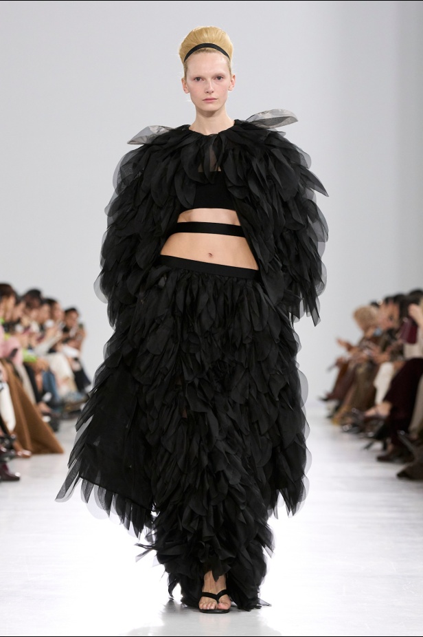 مجموعة Max Mara لربيع وصيف 2026 تجسّد أسلوب "الروكوكو" بلمسة عصرية