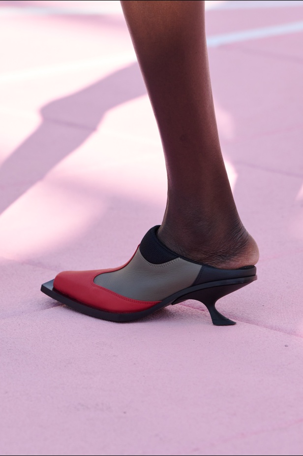 مجموعة اوف وايت لموسم ربيع 2026 بعنوان Pop Romance