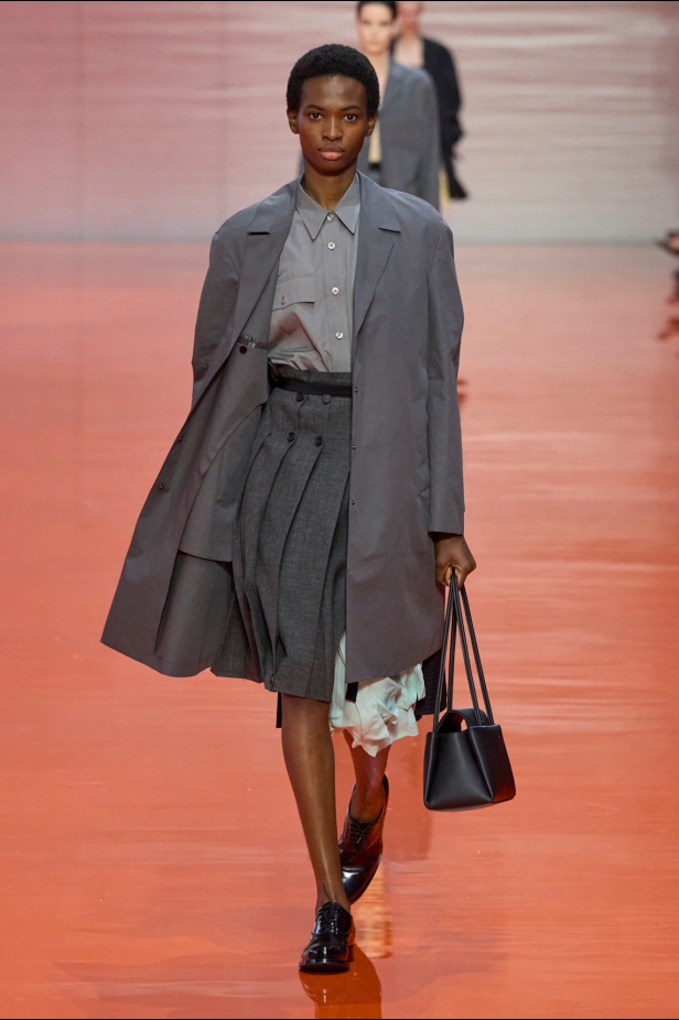  الأناقة الهادئة أبرز سمات مجموعة برادا لموسم ربيع 2026