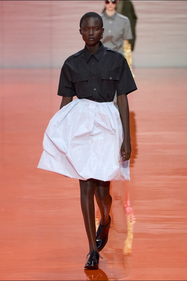  الأناقة الهادئة أبرز سمات مجموعة برادا لموسم ربيع 2026