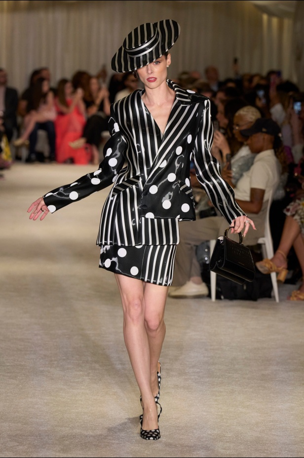 مجموعة Christian Siriano لربيع وصيف 2026 تحاكي الطابع الأنثوي