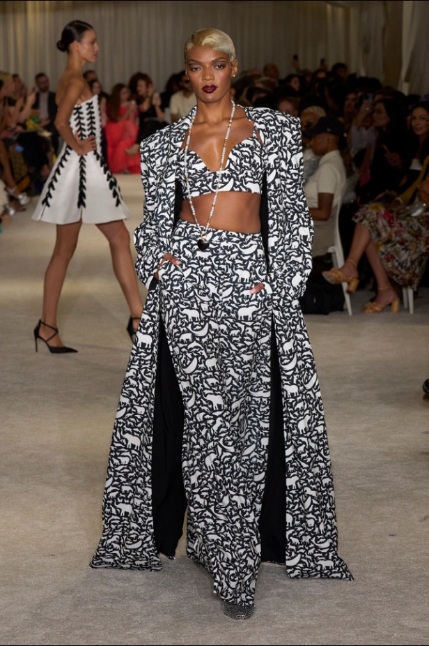 مجموعة Christian Siriano لربيع وصيف 2026 تحاكي الطابع الأنثوي