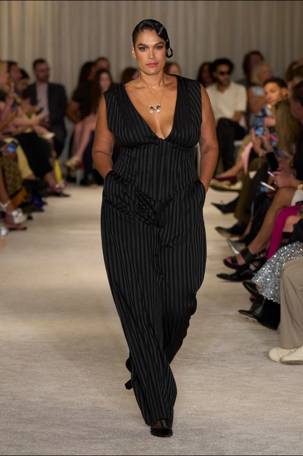 مجموعة Christian Siriano لربيع وصيف 2026 تحاكي الطابع الأنثوي