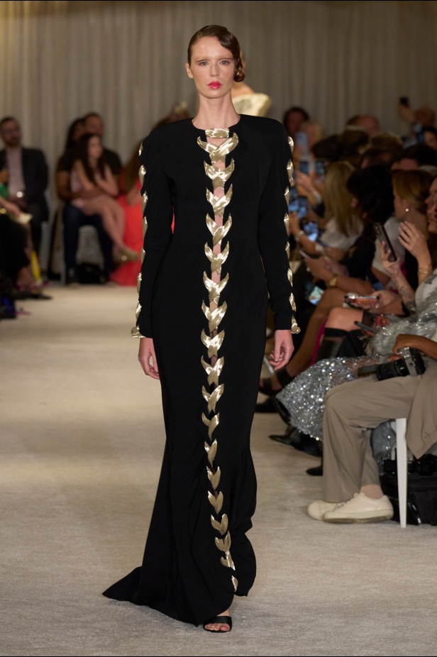 مجموعة Christian Siriano لربيع وصيف 2026 تحاكي الطابع الأنثوي