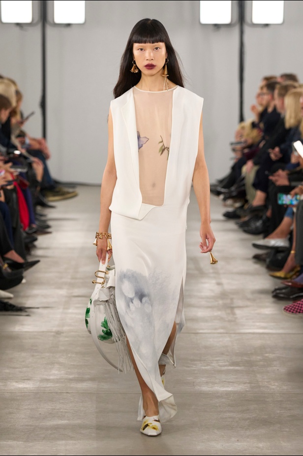 مجموعة Sportmax لربيع وصيف 2026 تنبض نعومة وثقة هادئة