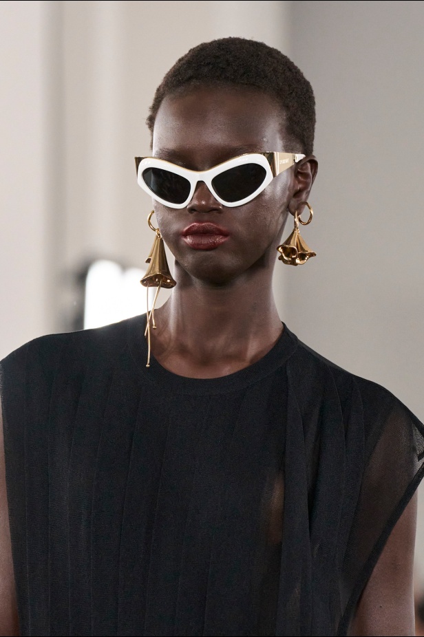 مجموعة Sportmax لربيع وصيف 2026 تنبض نعومة وثقة هادئة